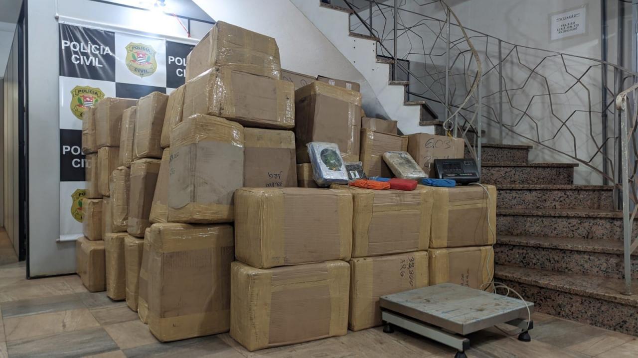 Foto 3 de 13 — DISE apreende mais de 2 toneladas de maconha em Araraquara e dois são presos